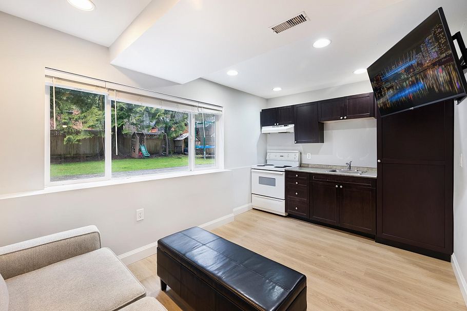 4233 Capilano Road North Vancouver, BC - 31