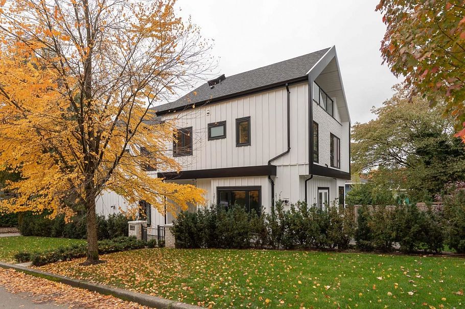 3075 Courtenay Street Vancouver, BC - 1