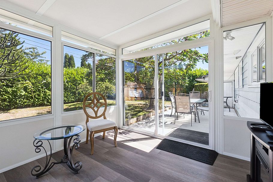 1386 Tatlow Avenue North Vancouver, BC - 12