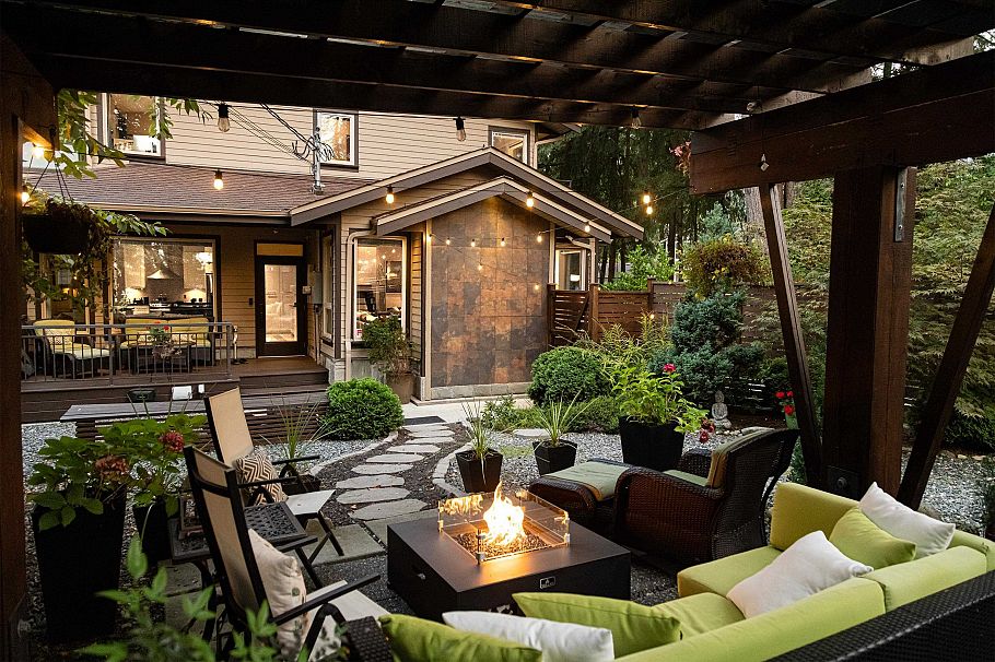 3681 Henderson Avenue North Vancouver, BC - 2