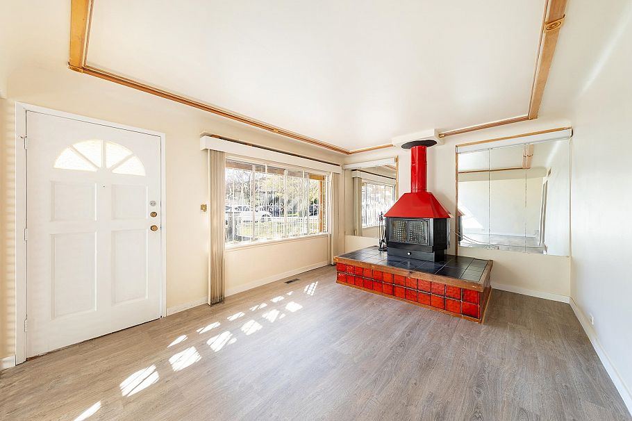 3247 Napier Street Vancouver, BC - 3