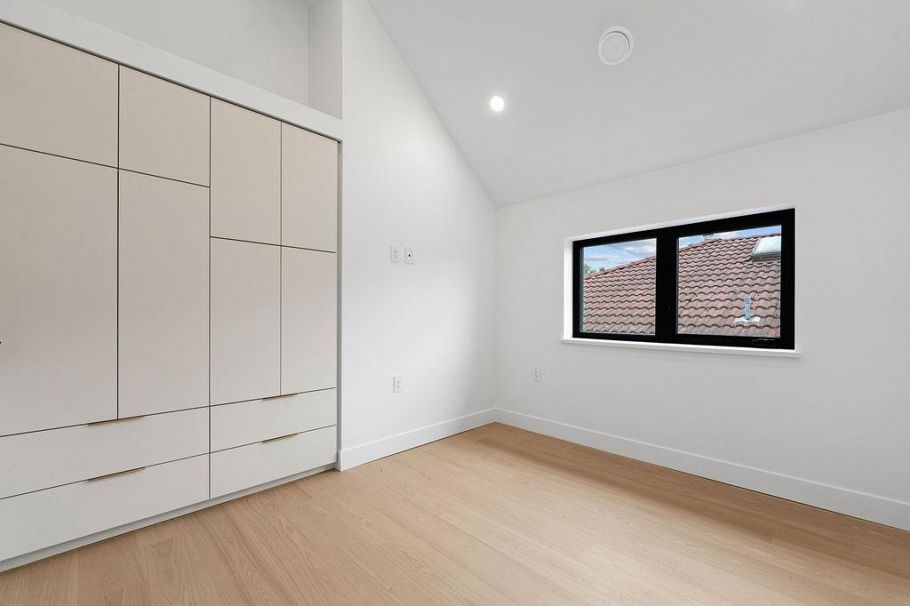 6892 Brooks Street Vancouver, BC - 24