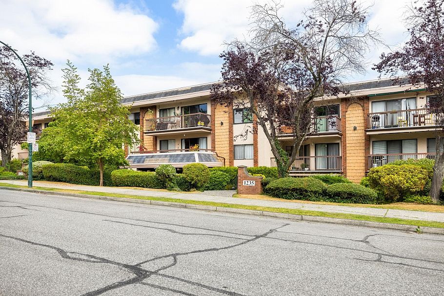 301 1235 W 15th Avenue Vancouver, BC - 1