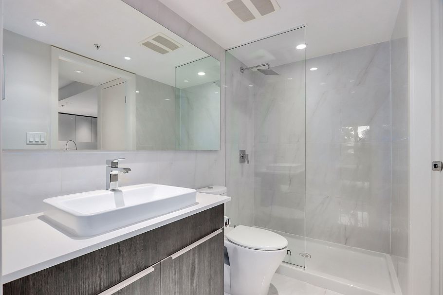 327 1588 E Hastings Street Vancouver, BC - 9