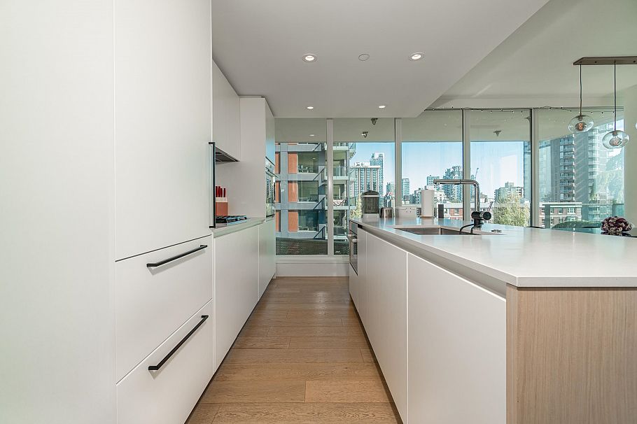 905 1365 Davie Street Vancouver, BC - 25