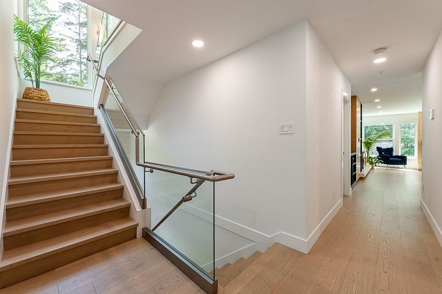 11 2425 Edgemont Boulevard North Vancouver, BC - 17