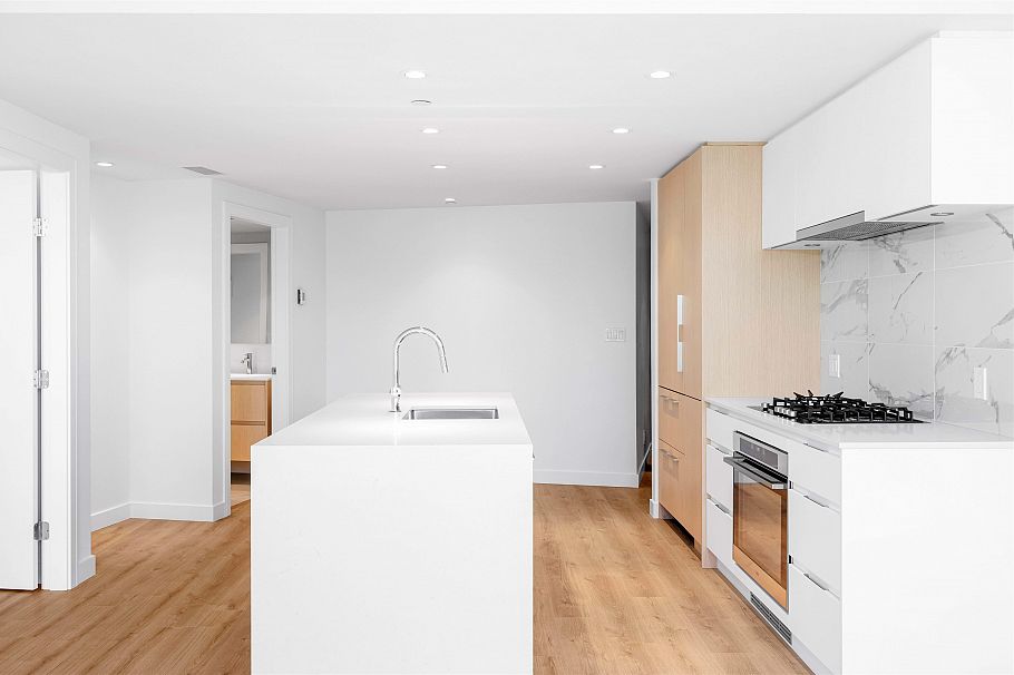 618 1500 Fern Street North Vancouver, BC - 16