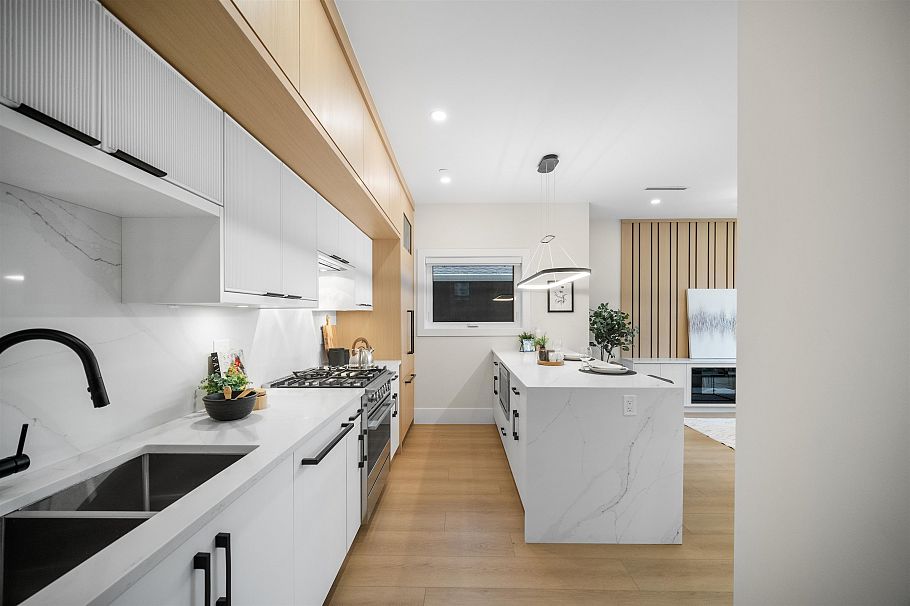 1 5378 Culloden Street Vancouver, BC - 6