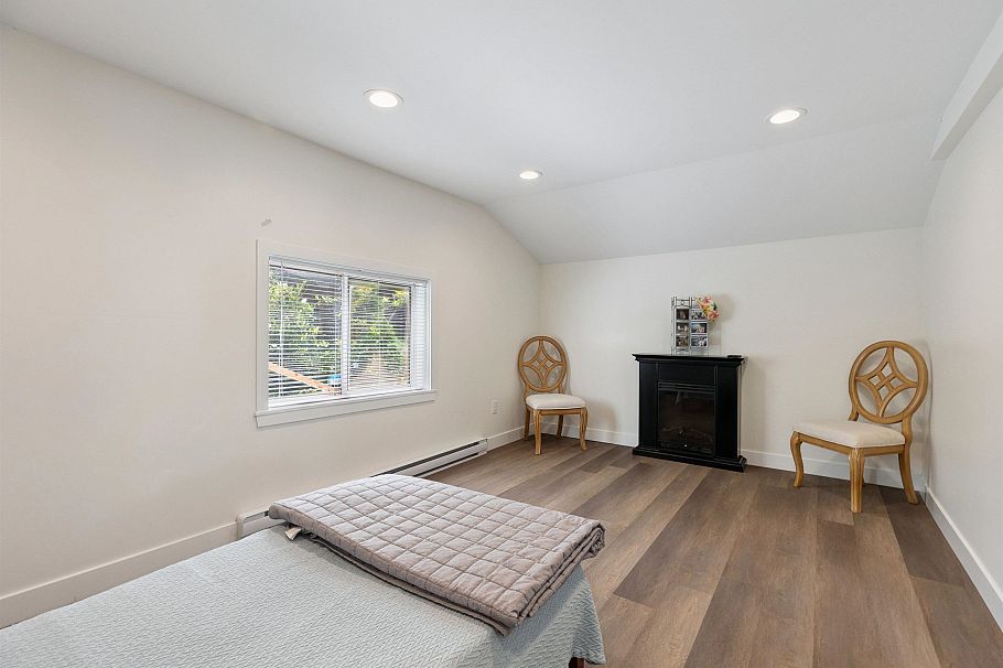 1386 Tatlow Avenue North Vancouver, BC - 14