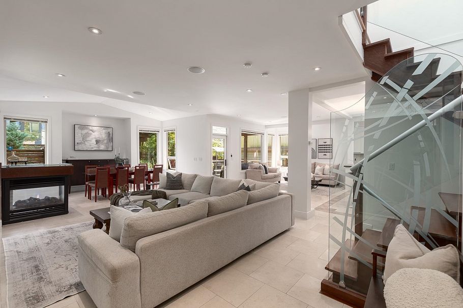 3681 Henderson Avenue North Vancouver, BC - 5