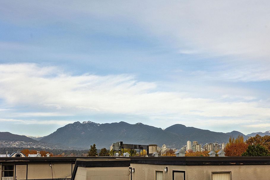 202 1633 Yew Street Vancouver, BC - 30