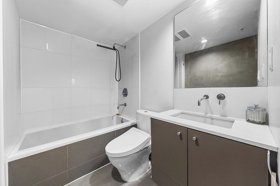 2204 999 Seymour Street Vancouver, BC - 4