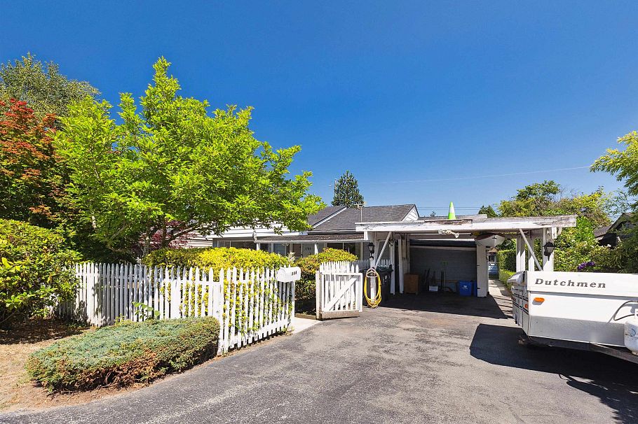 1386 Tatlow Avenue North Vancouver, BC - 21