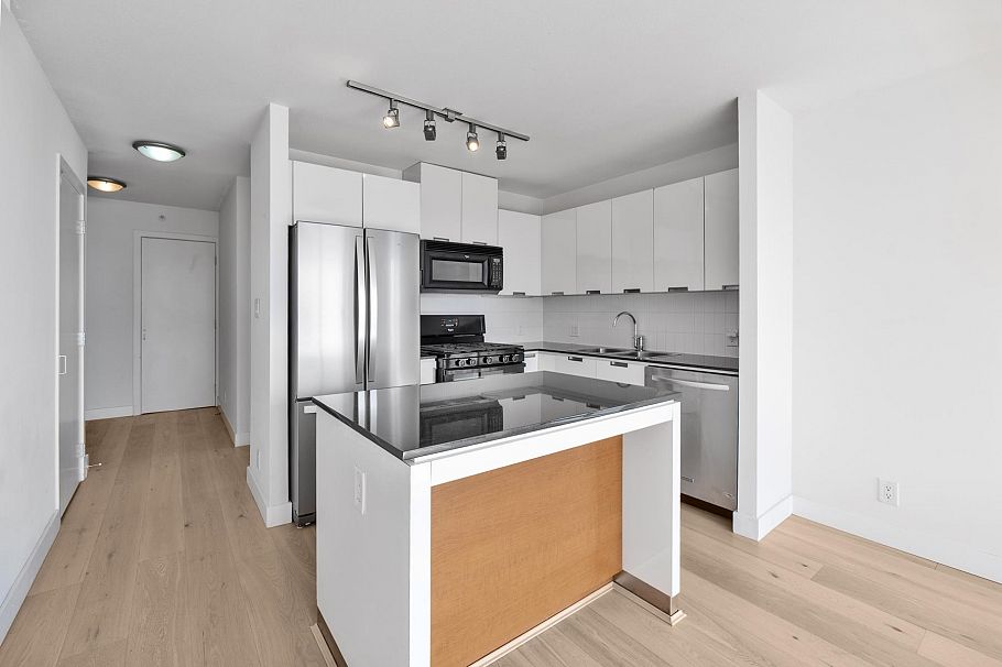 1301 151 W 2nd Street North Vancouver, BC - 27