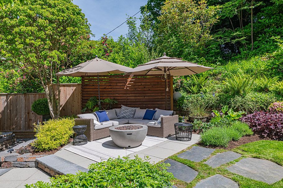 997 Canyon Boulevard North Vancouver, BC - 2