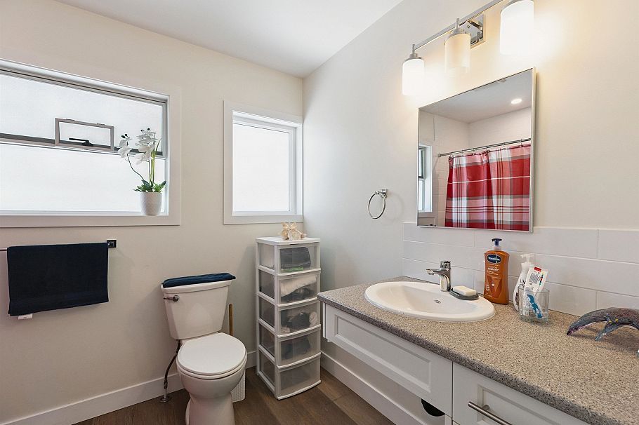 1386 Tatlow Avenue North Vancouver, BC - 16