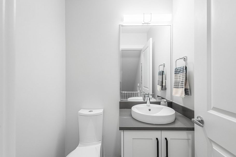 340 E 12th Street North Vancouver, BC - 18