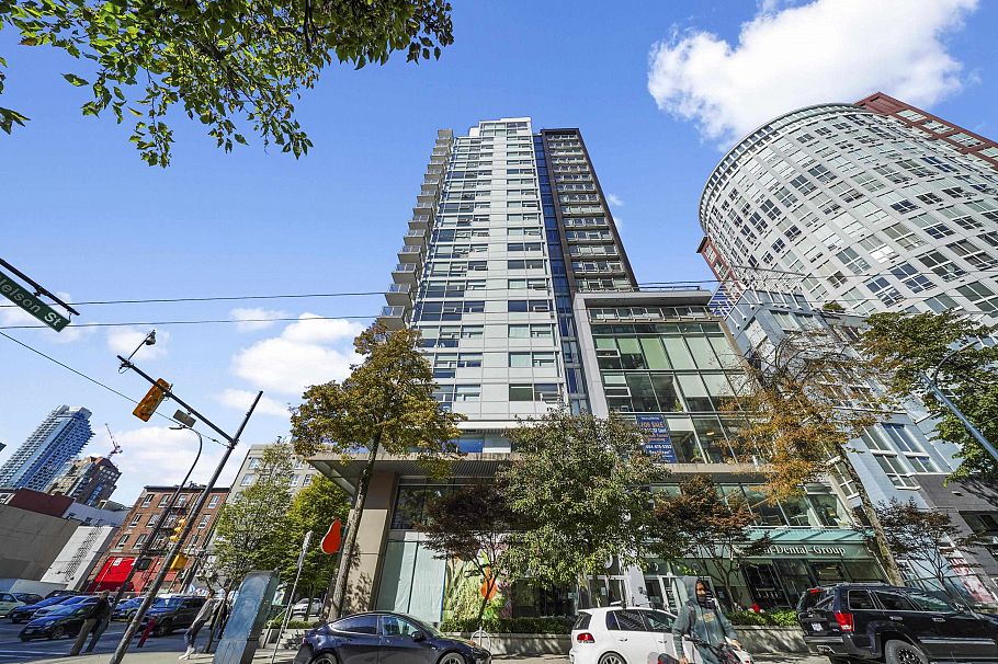 2204 999 Seymour Street Vancouver, BC - 1