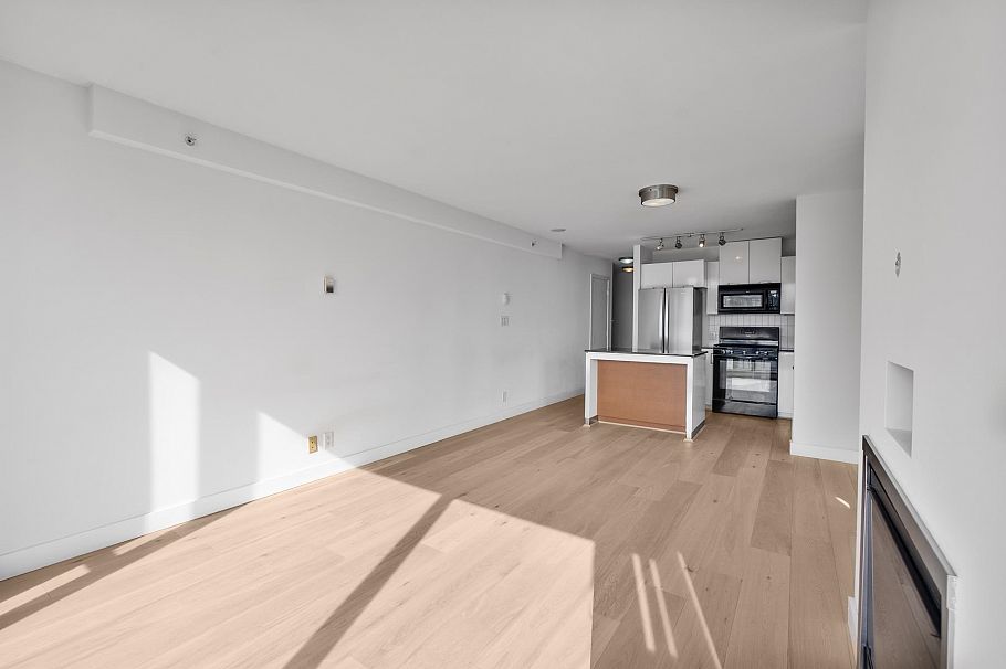 1301 151 W 2nd Street North Vancouver, BC - 34