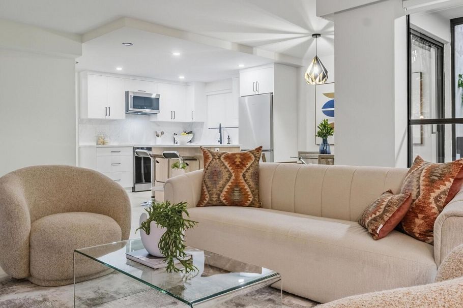 202 1165 Burnaby Street Vancouver, BC - 5