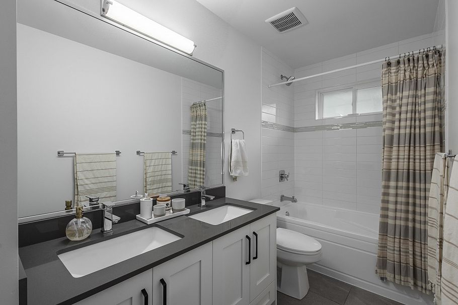 340 E 12th Street North Vancouver, BC - 25