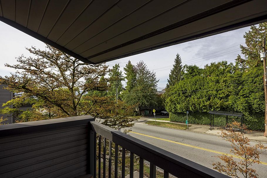 3132 Lonsdale Avenue North Vancouver, BC - 31