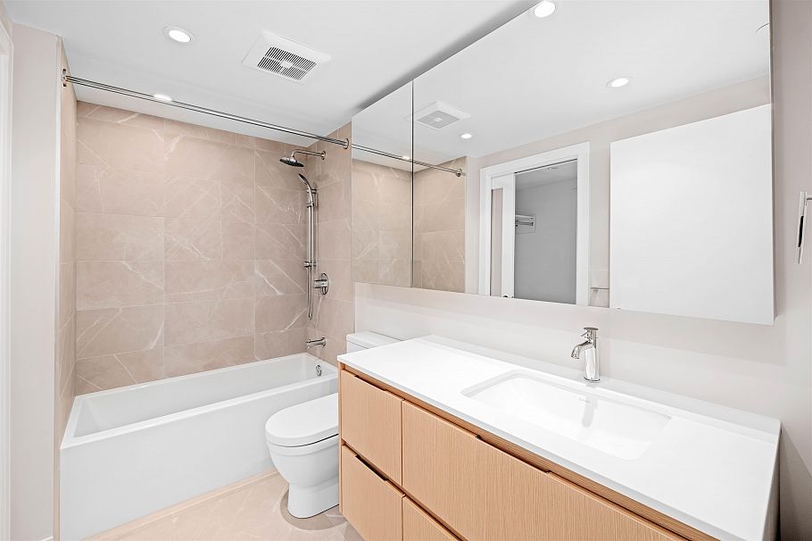 618 1500 Fern Street North Vancouver, BC - 12