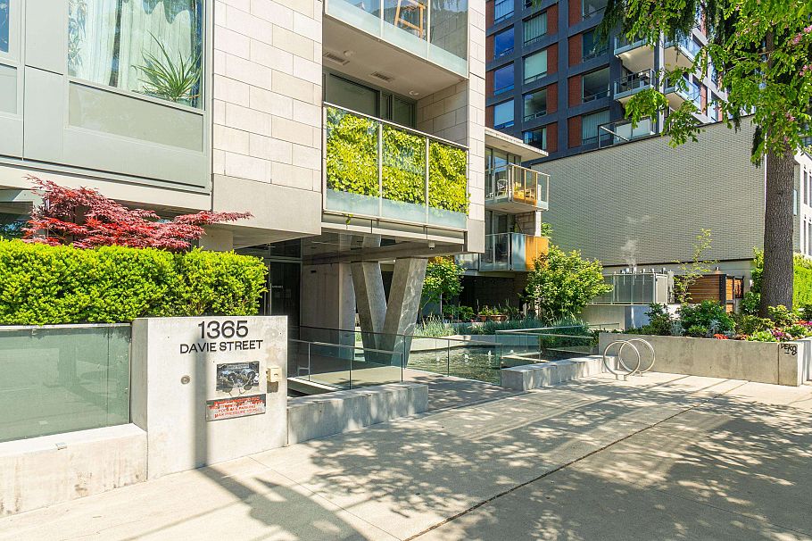 905 1365 Davie Street Vancouver, BC - 2