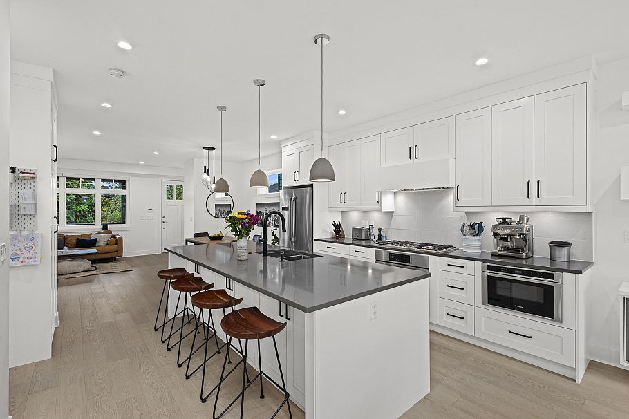 340 E 12th Street North Vancouver, BC - 13