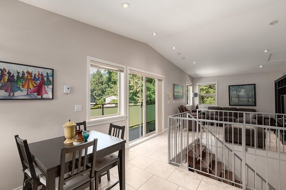 3681 Henderson Avenue North Vancouver, BC - 30