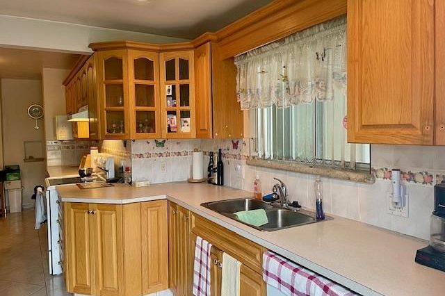 3168 E 16th Avenue Vancouver, BC - 4