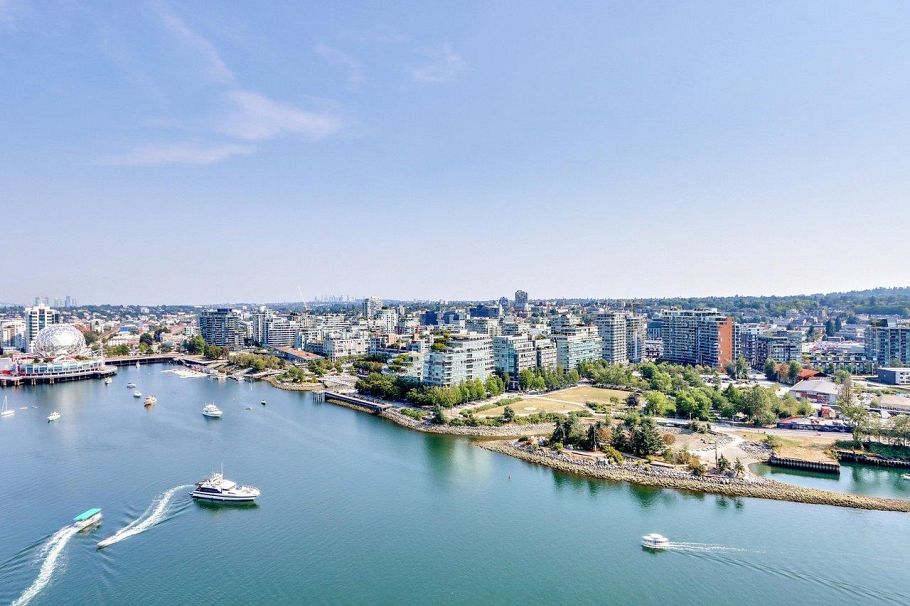 2701 8 Smithe Mews Vancouver, BC - 2