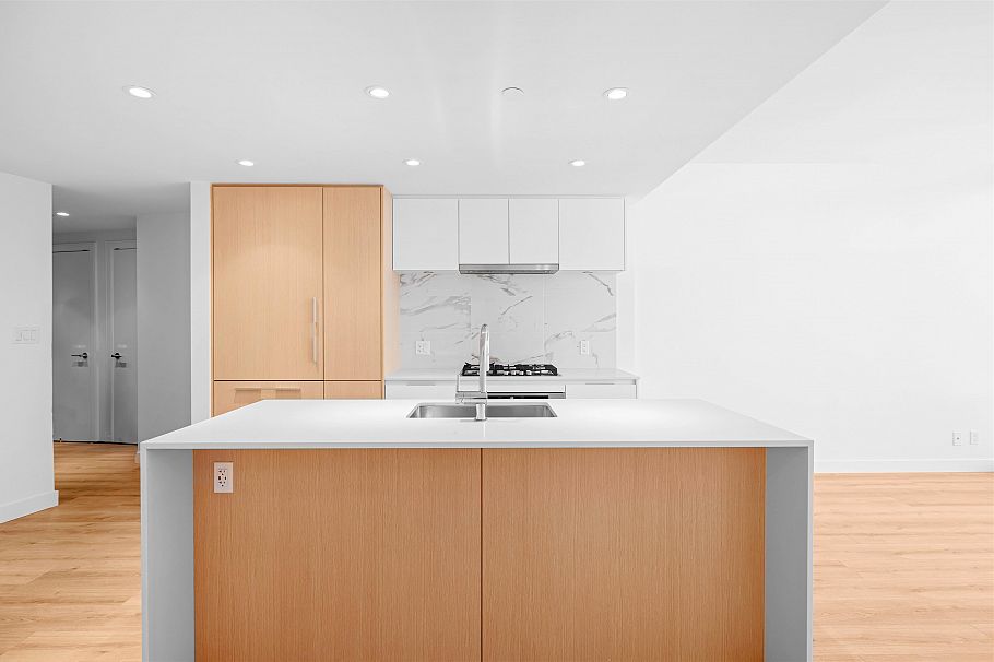 618 1500 Fern Street North Vancouver, BC - 13