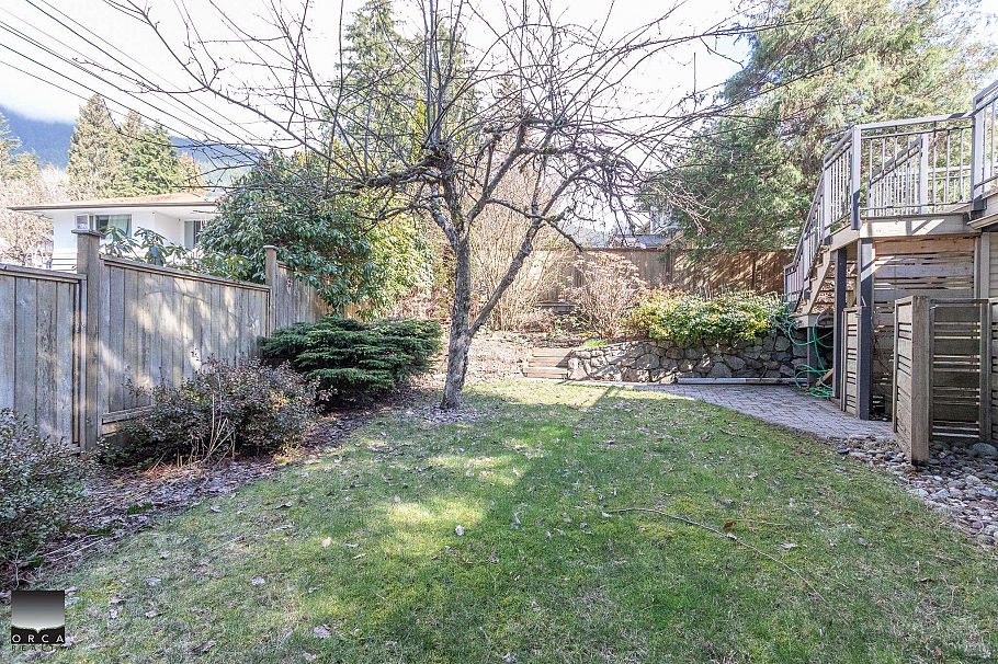 4524 Marineview Crescent North Vancouver, BC - 32