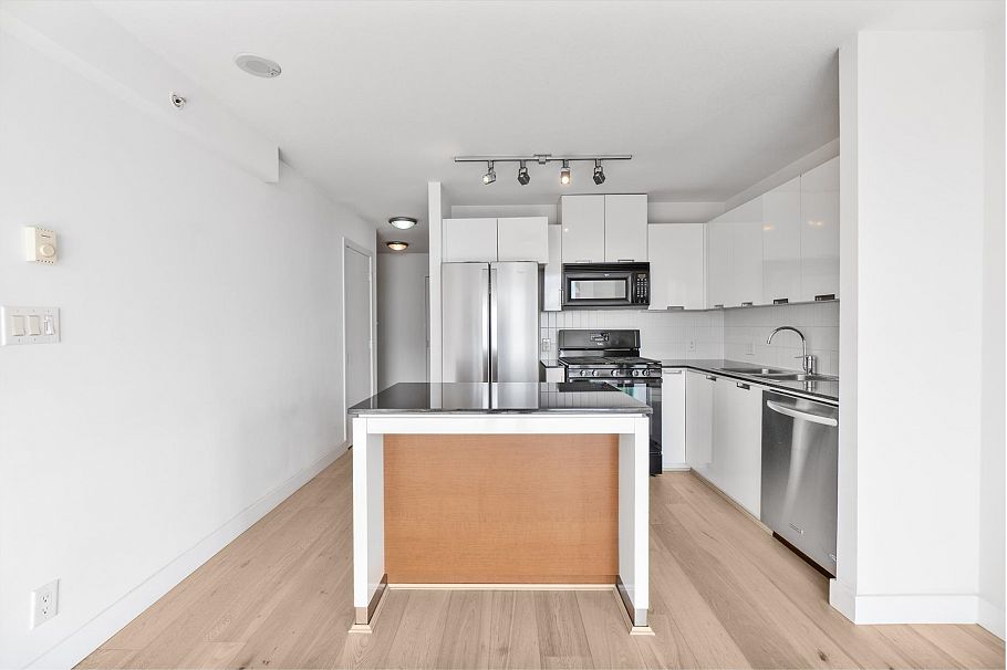 1301 151 W 2nd Street North Vancouver, BC - 28