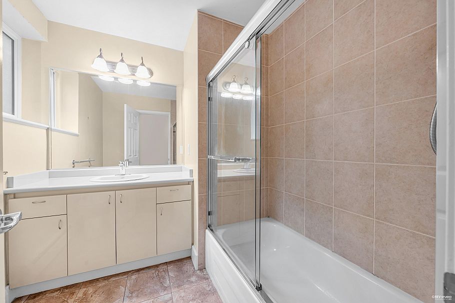 3191 W 23rd Avenue Vancouver, BC - 34