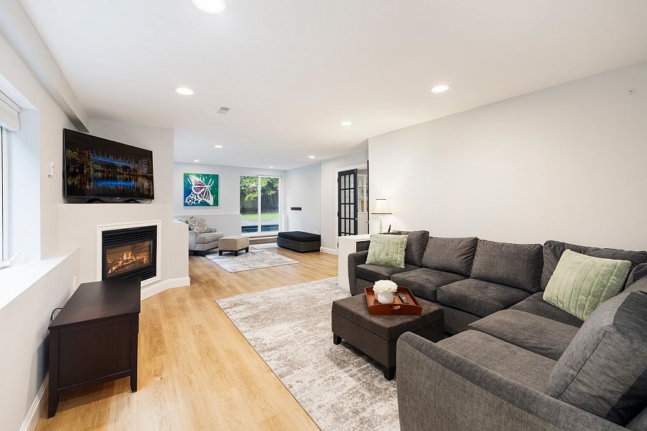 4233 Capilano Road North Vancouver, BC - 27