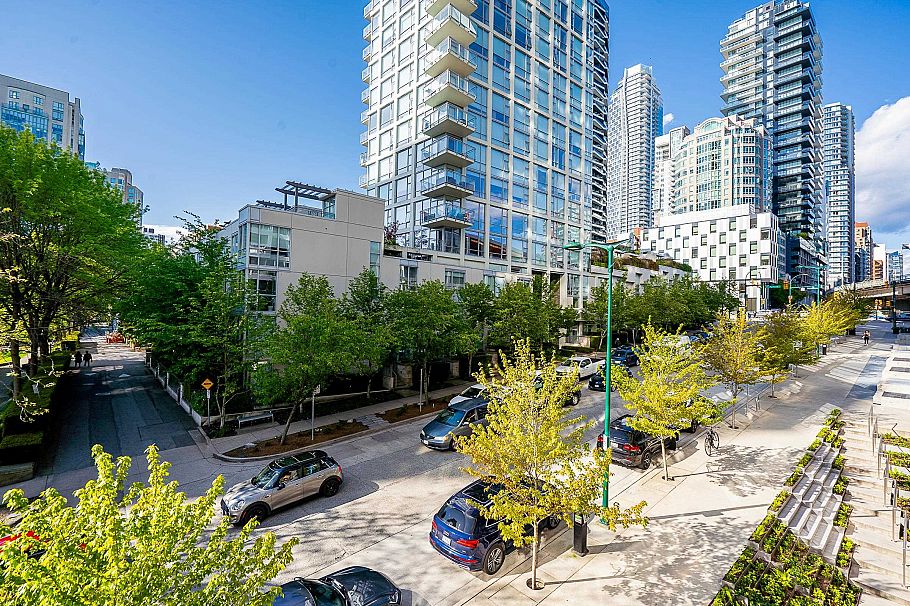 301 1480 Howe Street Vancouver, BC - 6