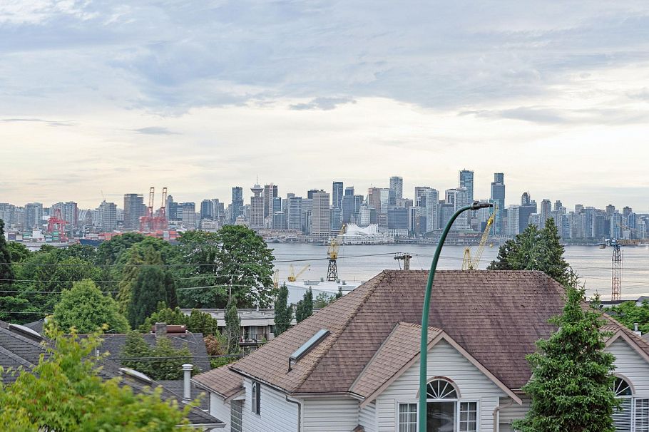 346 E 5th Street North Vancouver, BC - 2