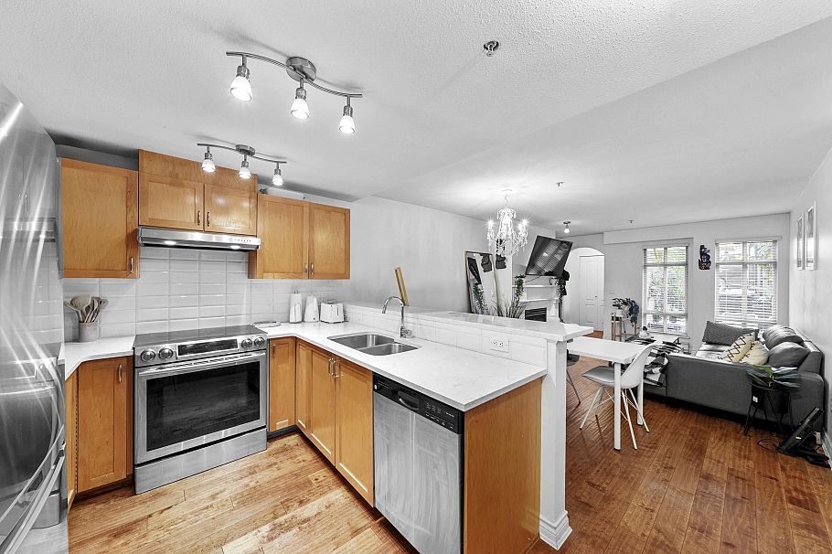 3068 W 4th Avenue Vancouver, BC - 8