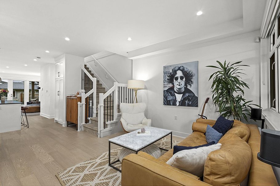 340 E 12th Street North Vancouver, BC - 5