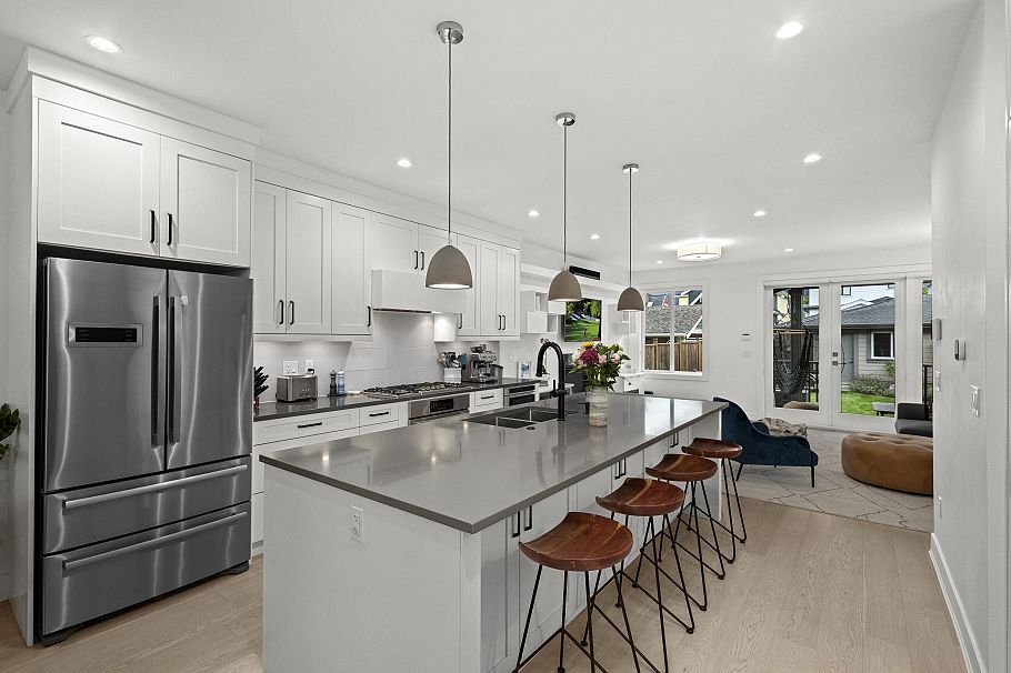 340 E 12th Street North Vancouver, BC - 10