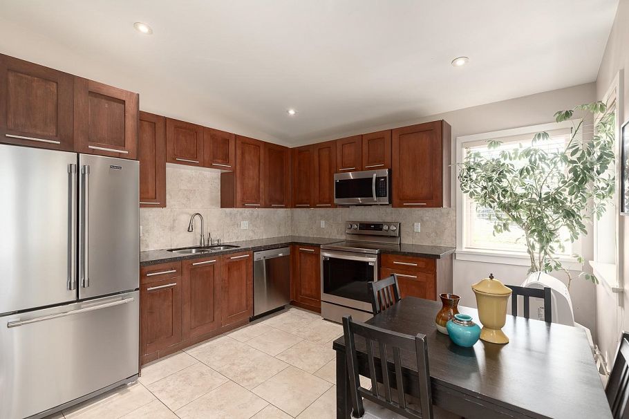 3681 Henderson Avenue North Vancouver, BC - 32