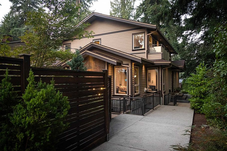 3681 Henderson Avenue North Vancouver, BC - 1