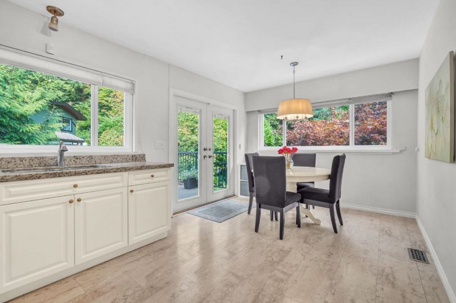 4233 Capilano Road North Vancouver, BC - 16