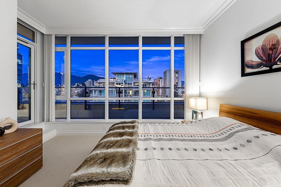 PH3 162 Victory Ship Way North Vancouver, BC - 13