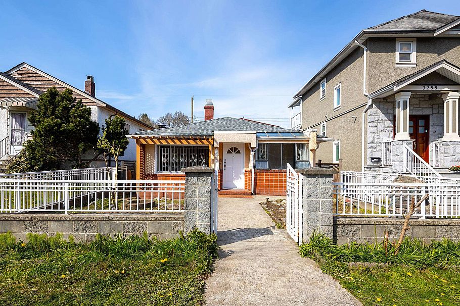 3247 Napier Street Vancouver, BC - 31