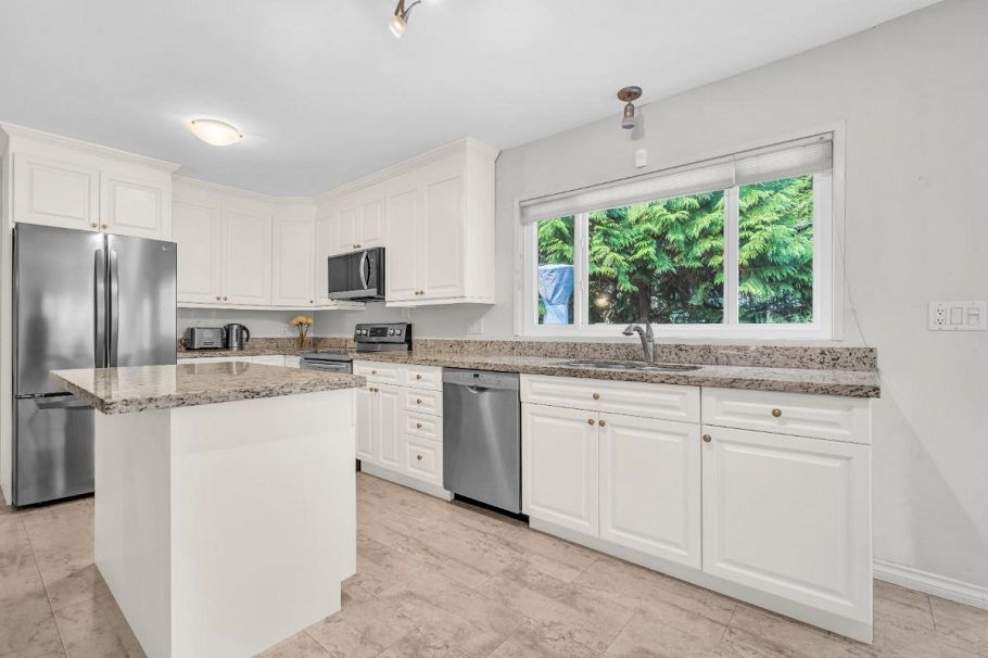 4233 Capilano Road North Vancouver, BC - 14