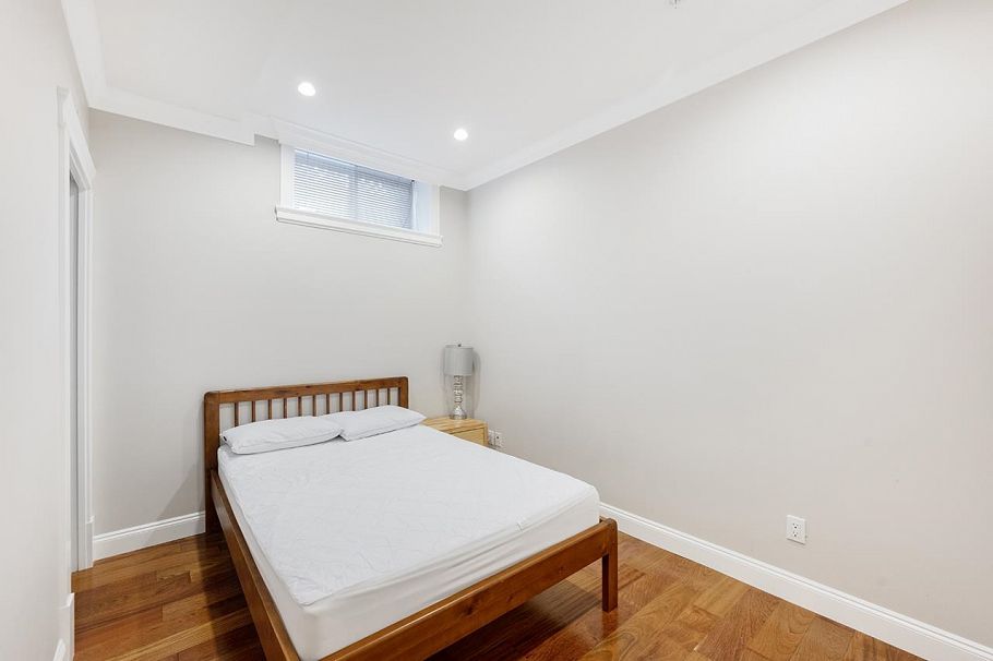 2817 Oliver Crescent Vancouver, BC - 32