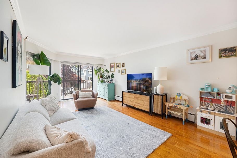 301 1235 W 15th Avenue Vancouver, BC - 11